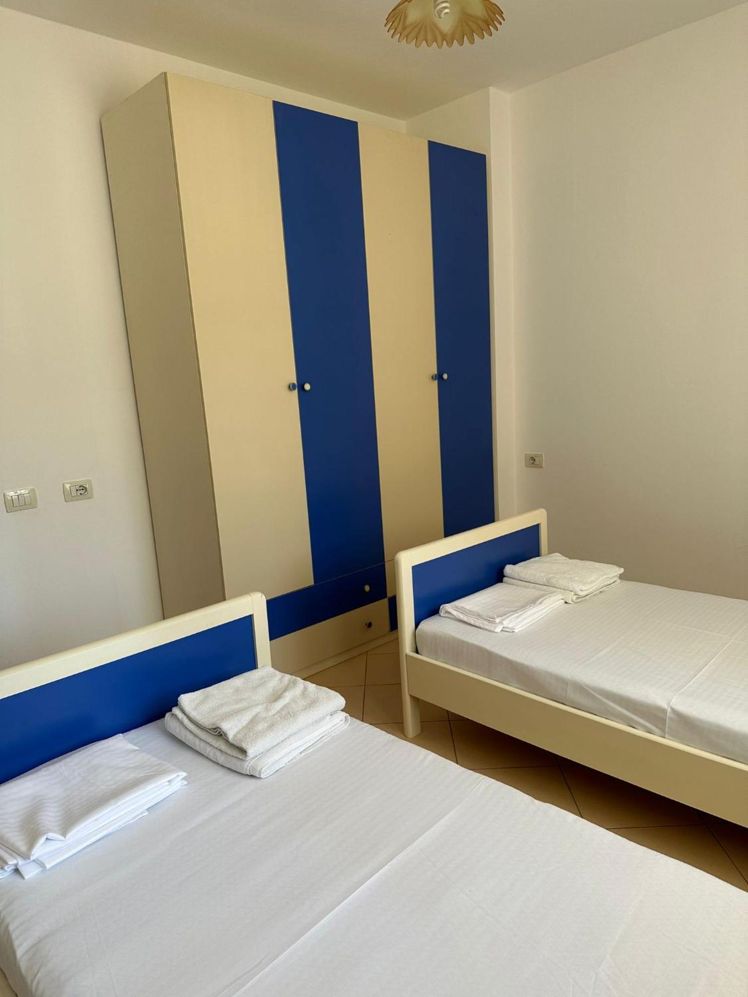 Renting House Vlore Bagian luar foto