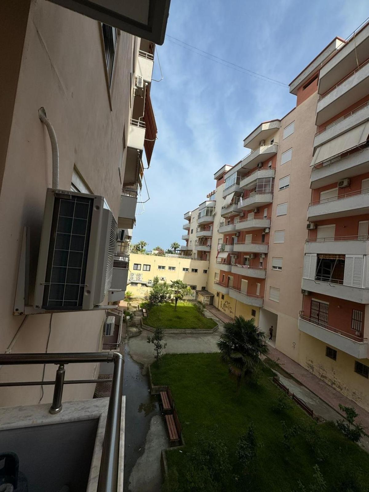 Renting House Vlore Bagian luar foto