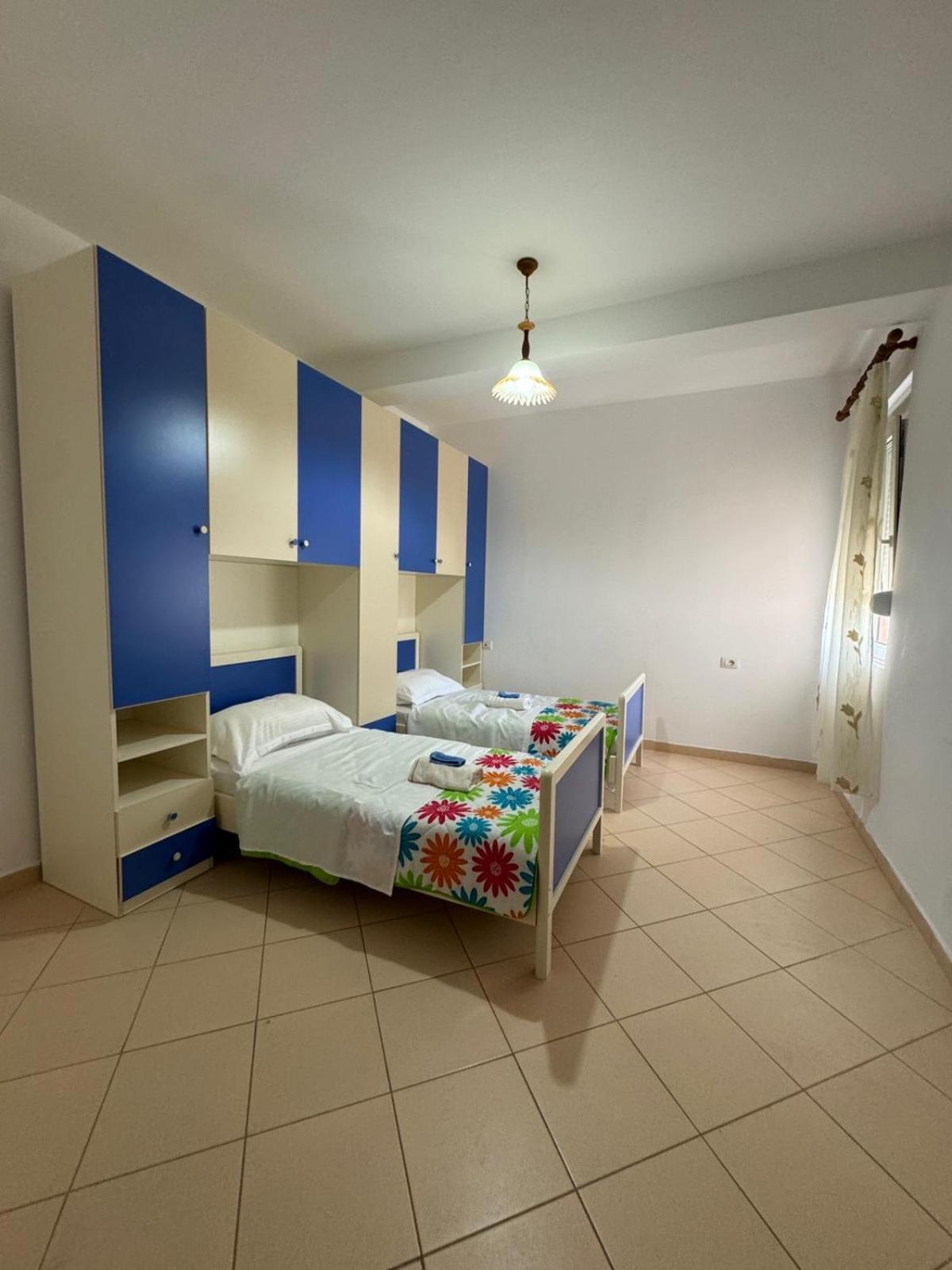 Renting House Vlore Bagian luar foto