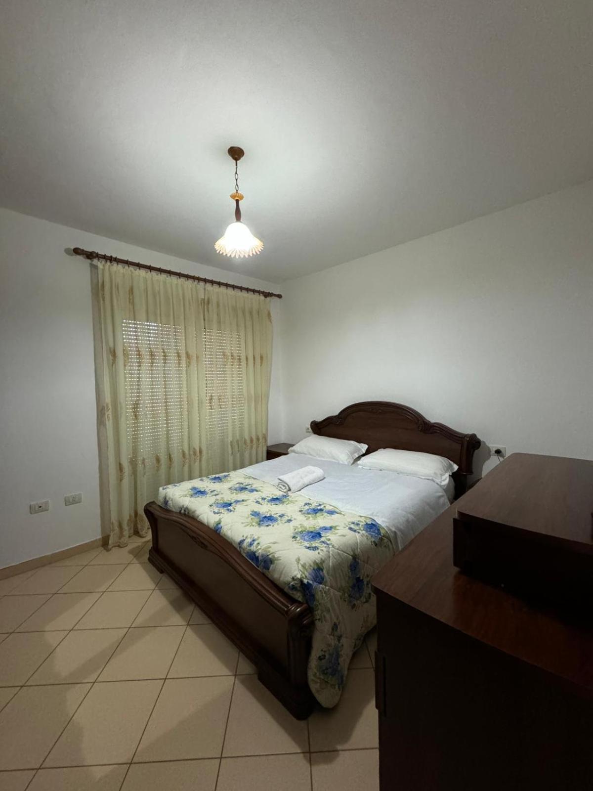 Renting House Vlore Bagian luar foto